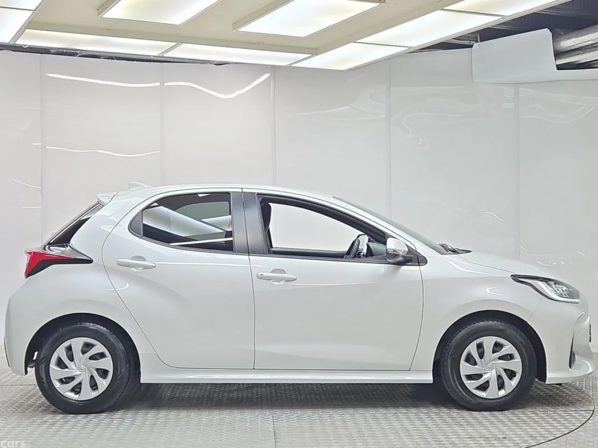 Toyota Yaris Hatchback, Petrol Hybrid, 2024, White