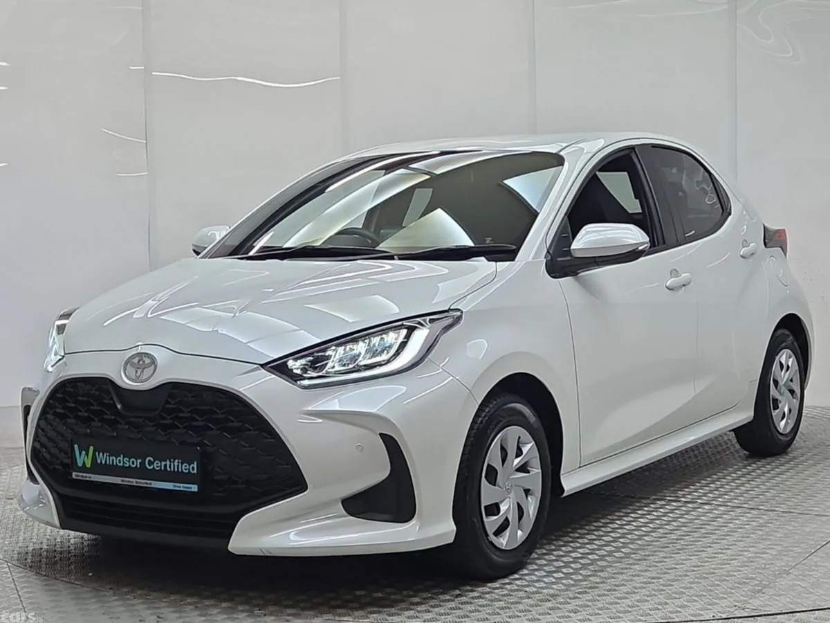 Toyota Yaris Hatchback, Petrol Hybrid, 2024, White