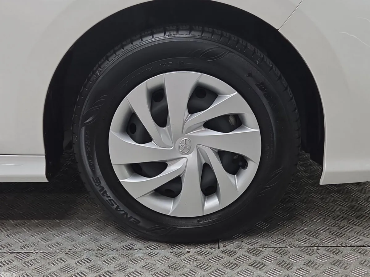 Toyota Yaris Hatchback, Petrol Hybrid, 2024, White