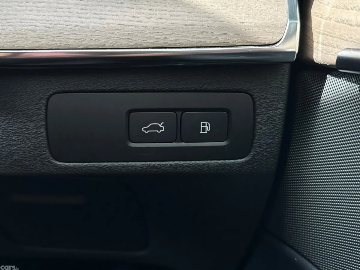 Volvo XC90 SUV, Petrol Plug-in Hybrid, 2025, Grey