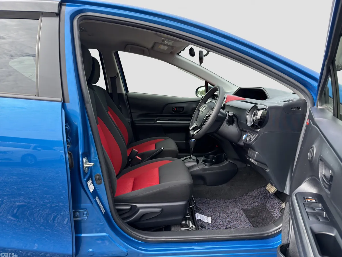 Toyota Aqua Hatchback, Petrol Hybrid, 2018, Blue