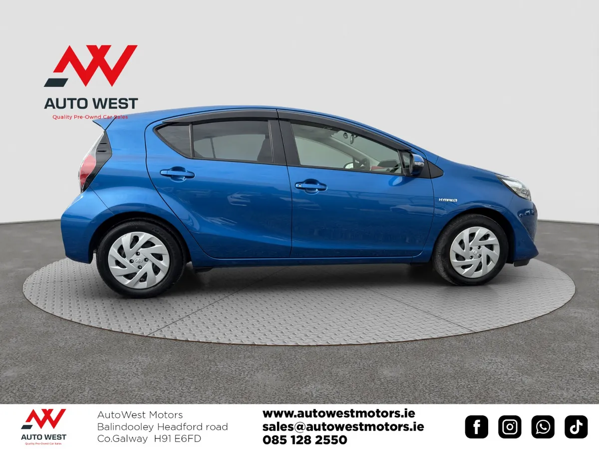 Toyota Aqua Hatchback, Petrol Hybrid, 2018, Blue