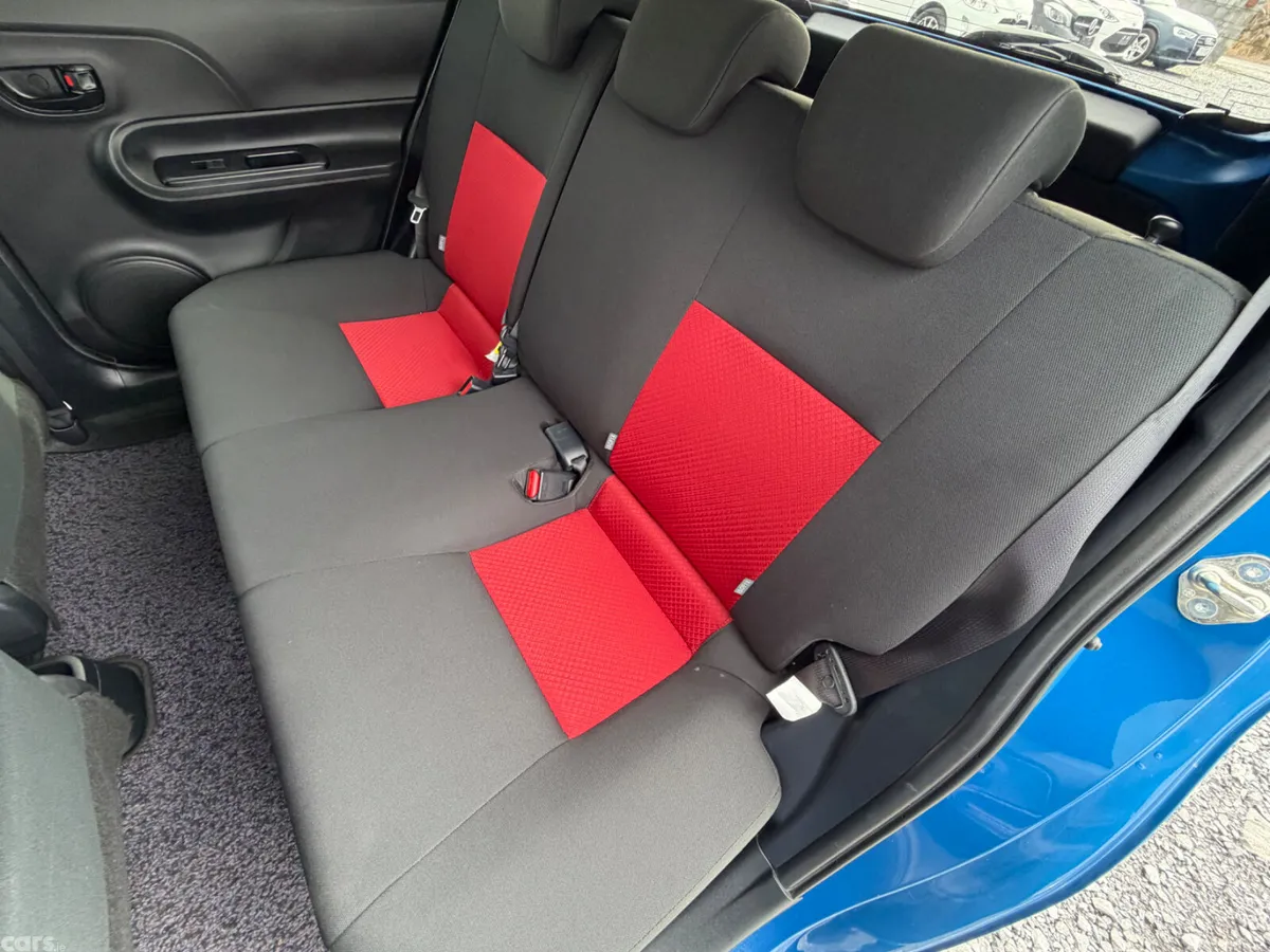 Toyota Aqua Hatchback, Petrol Hybrid, 2018, Blue