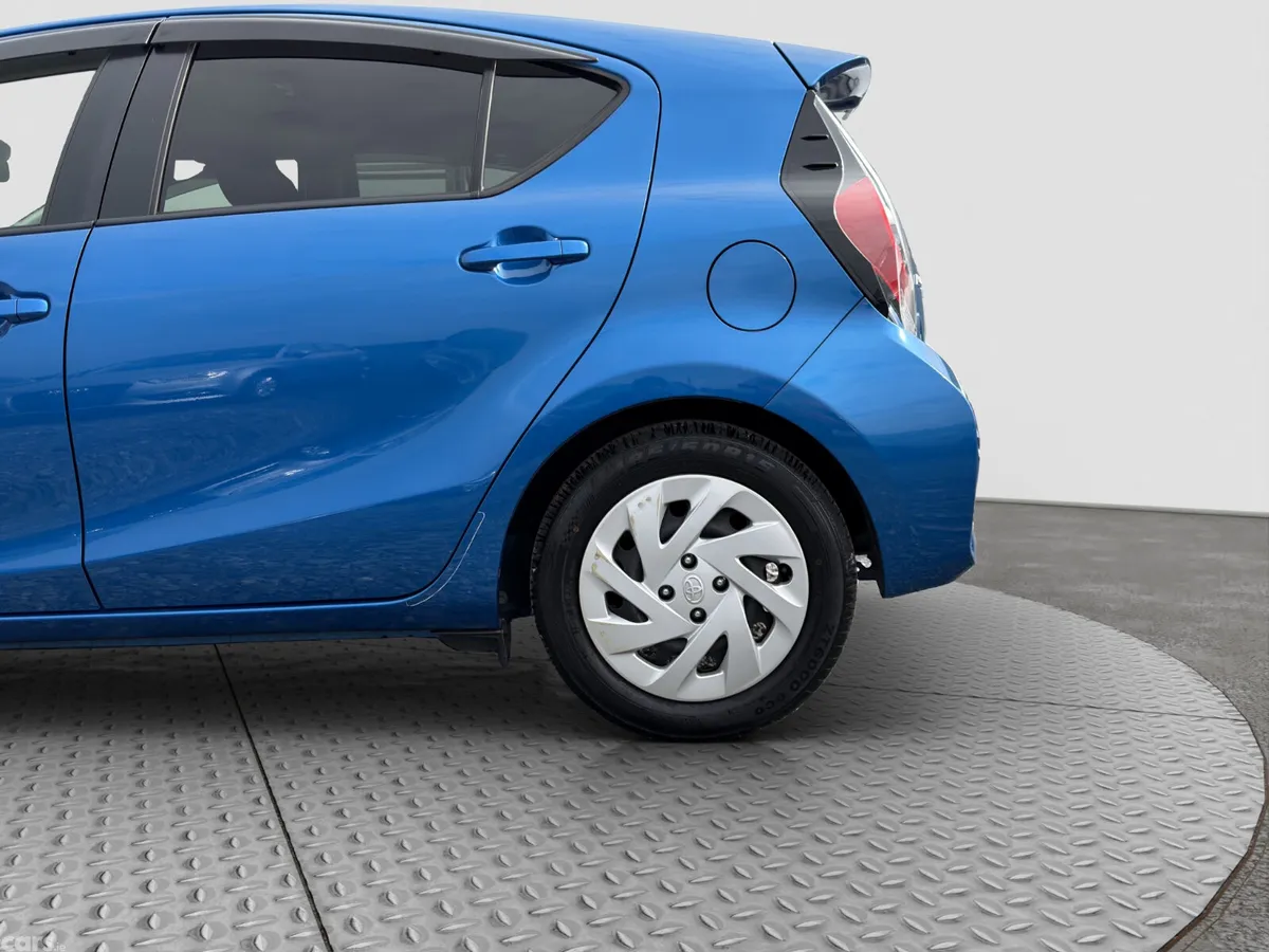 Toyota Aqua Hatchback, Petrol Hybrid, 2018, Blue