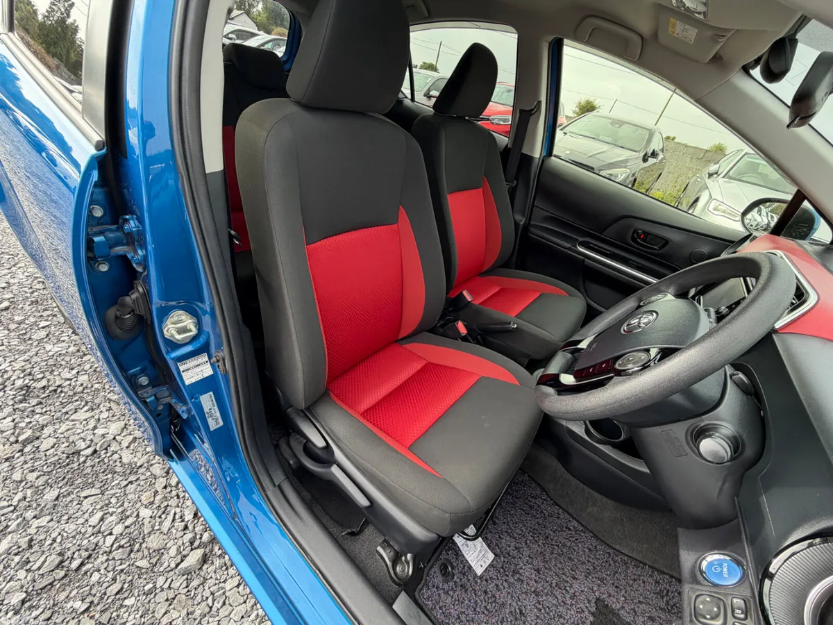 Toyota Aqua Hatchback, Petrol Hybrid, 2018, Blue