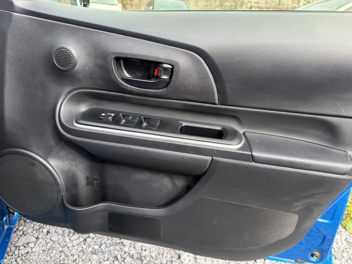 Toyota Aqua Hatchback, Petrol Hybrid, 2018, Blue