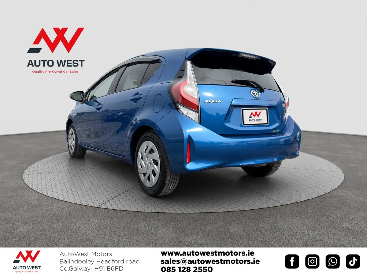 Toyota Aqua Hatchback, Petrol Hybrid, 2018, Blue