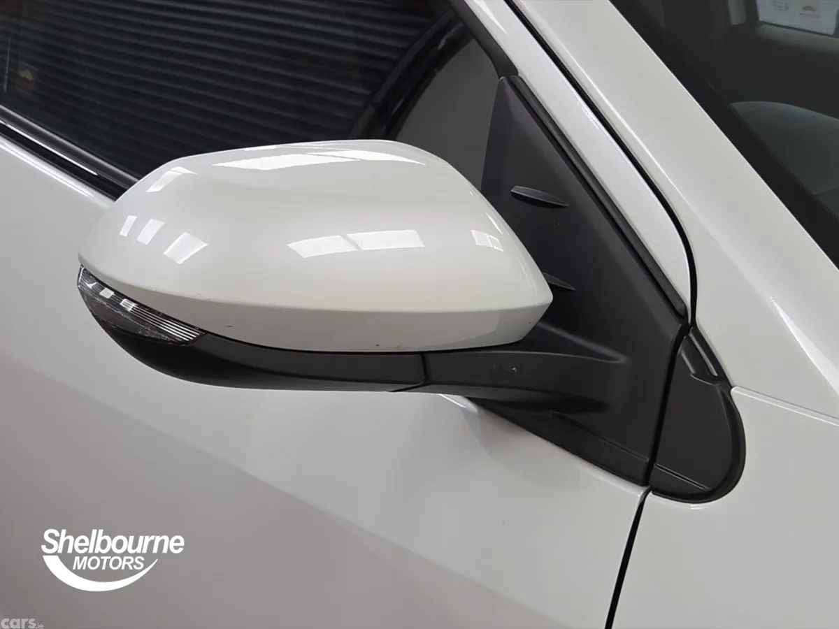 Toyota Yaris Hatchback, Petrol Hybrid, 2024, White