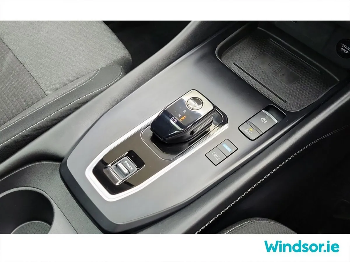 Nissan Qashqai MPV, Petrol Hybrid, 2024, White