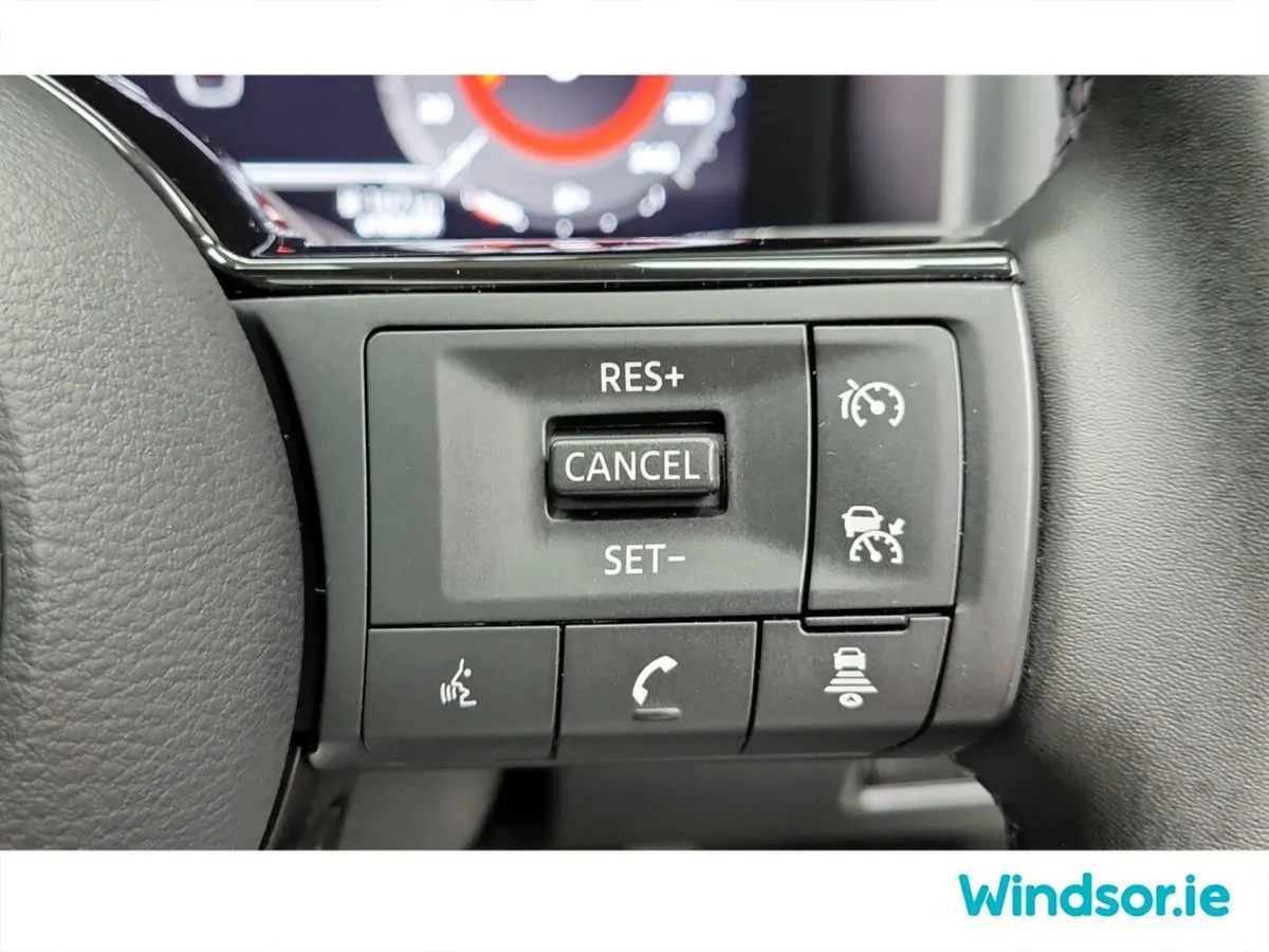Nissan Qashqai MPV, Petrol Hybrid, 2024, White