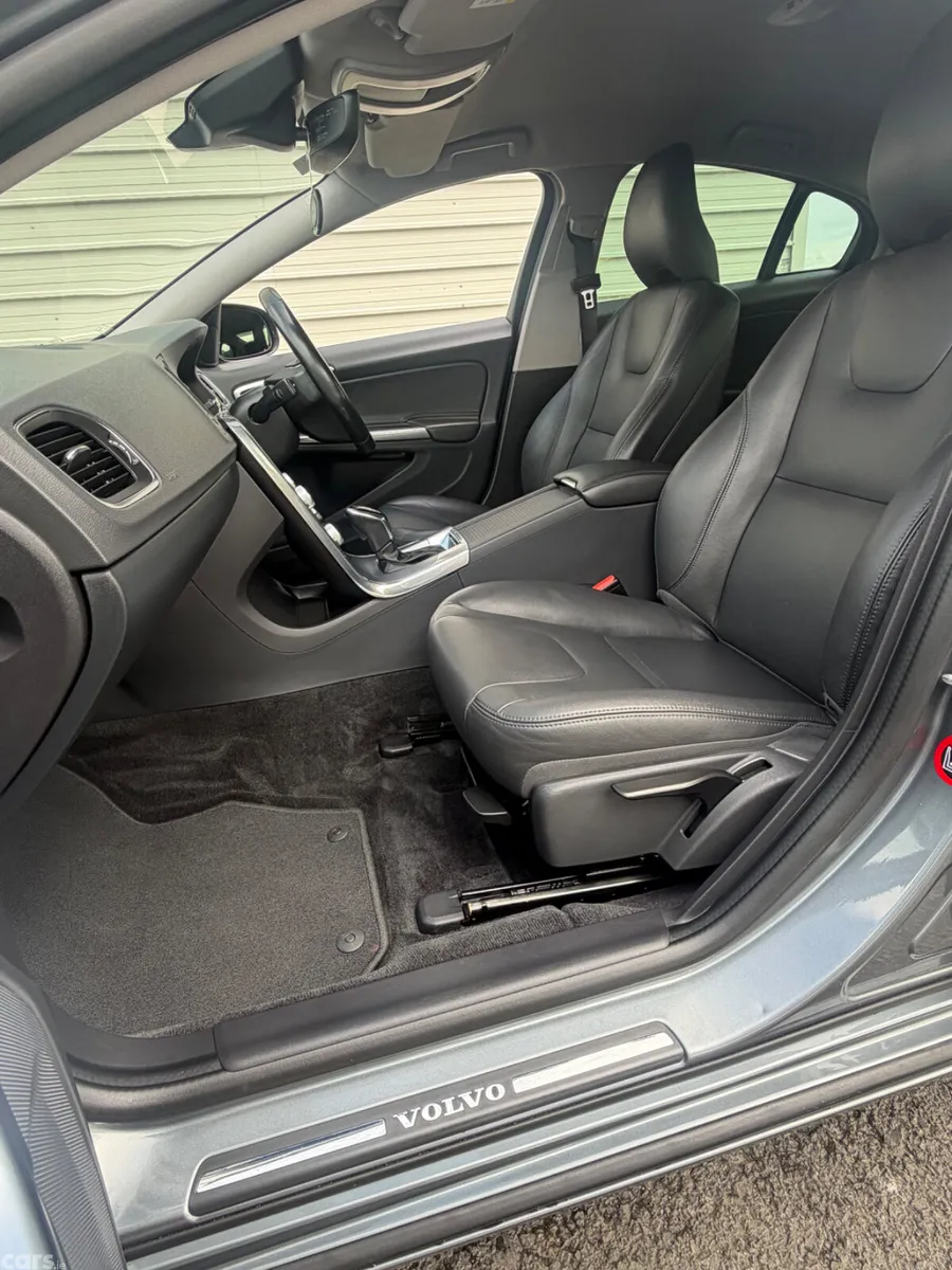 Volvo S60 Saloon, Diesel, 2018, Grey