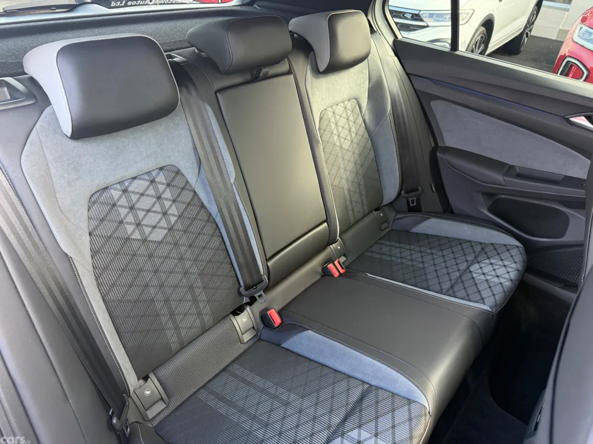 Volkswagen Golf Hatchback, Diesel, 2022, White