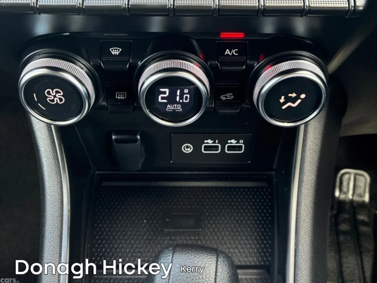 Renault Captur SUV, Petrol Hybrid, 2023, Blue