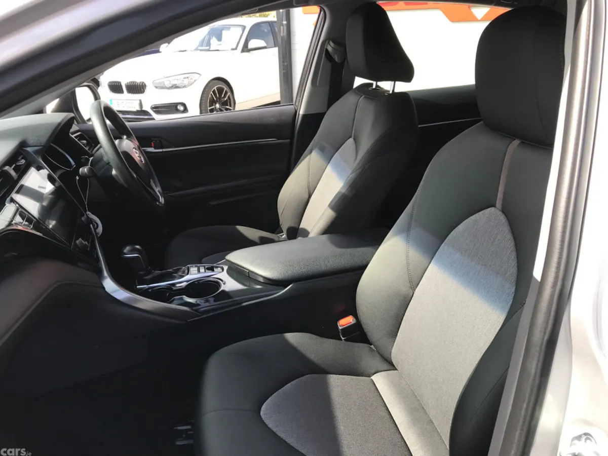 Toyota Camry Saloon, Petrol Hybrid, 2021, Silver