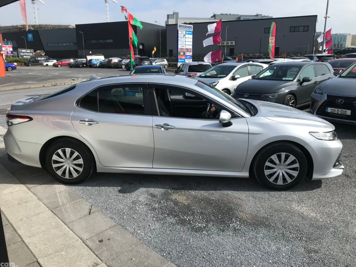 Toyota Camry Saloon, Petrol Hybrid, 2021, Silver