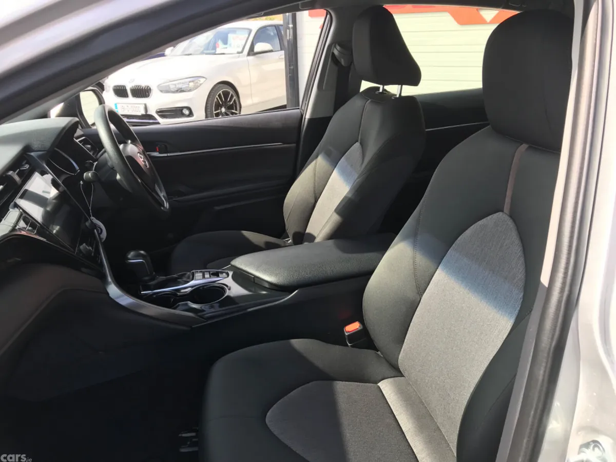 Toyota Camry Saloon, Petrol Hybrid, 2021, Silver