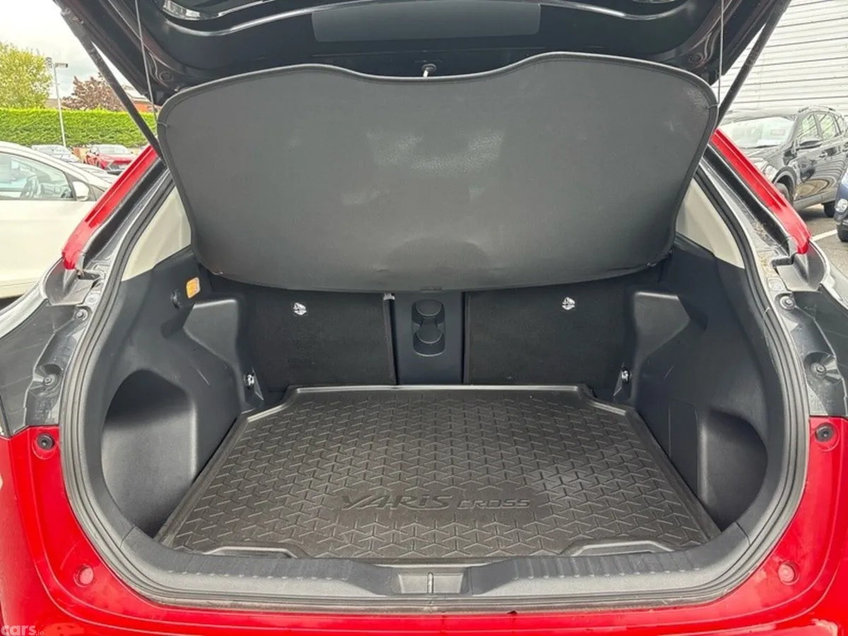 Toyota Yaris Cross Hatchback, Petrol Hybrid, 2023, Red
