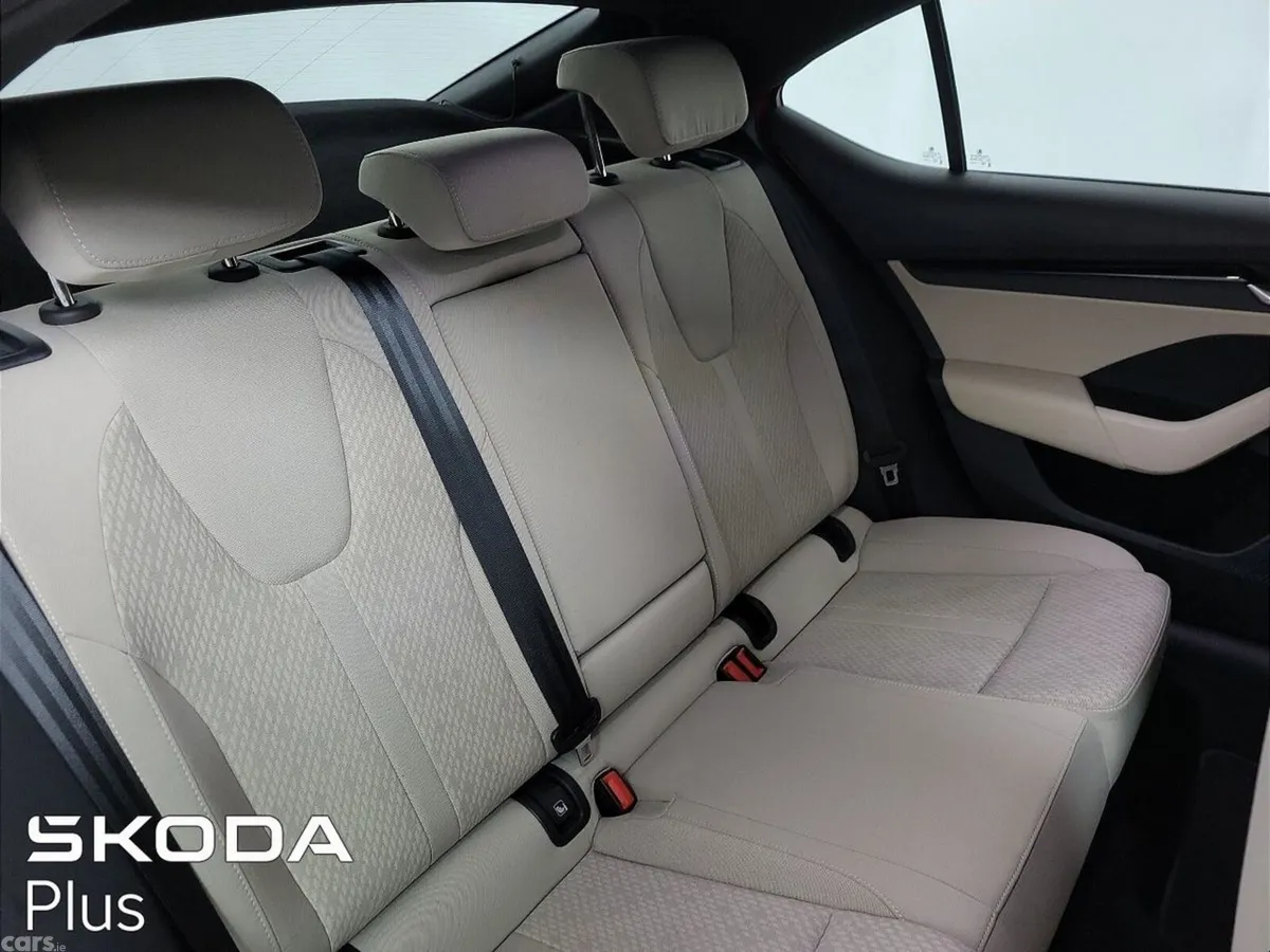 Skoda Octavia Saloon, Petrol, 2023, Red