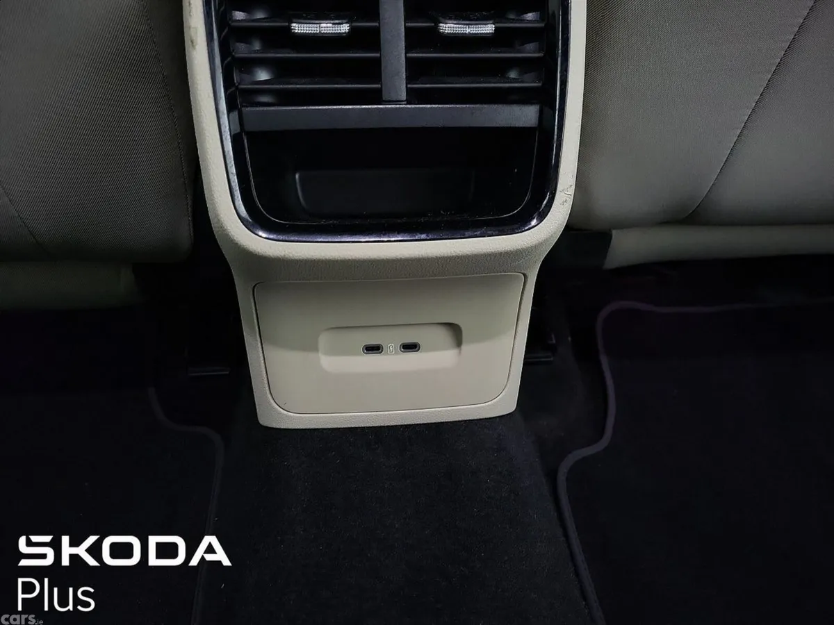 Skoda Octavia Saloon, Petrol, 2023, Red