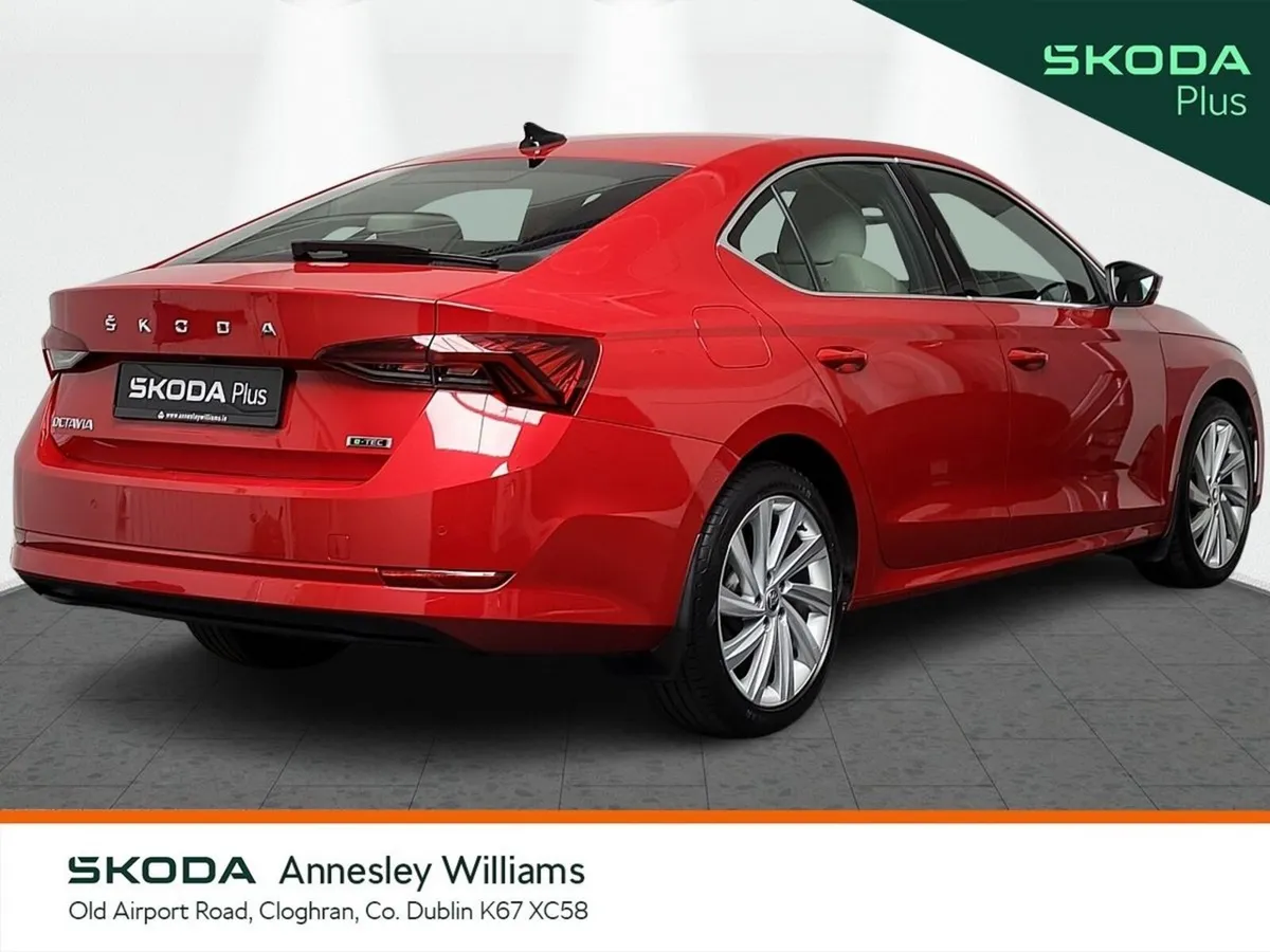 Skoda Octavia Saloon, Petrol, 2023, Red