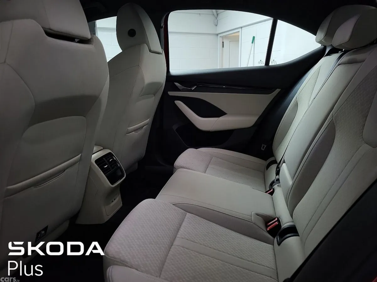 Skoda Octavia Saloon, Petrol, 2023, Red