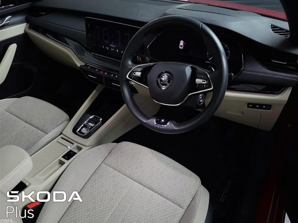 Skoda Octavia Saloon, Petrol, 2023, Red