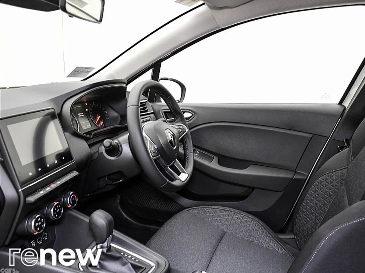 Renault Clio Hatchback, Petrol, 2023, Silver