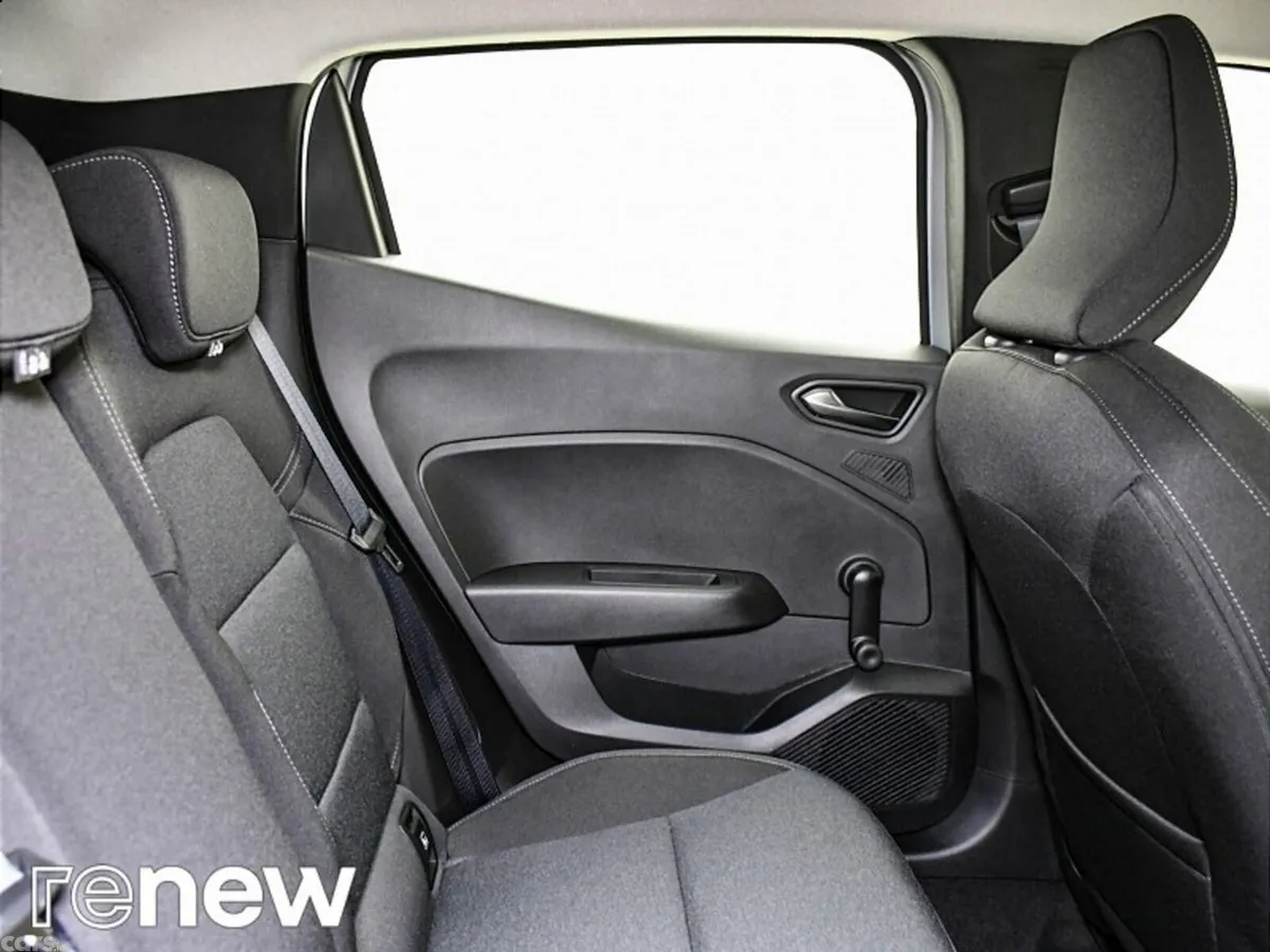 Renault Clio Hatchback, Petrol, 2023, Silver