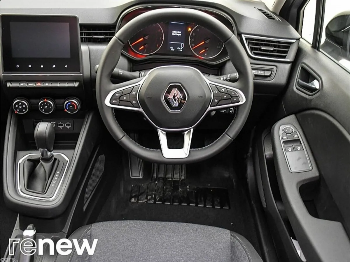 Renault Clio Hatchback, Petrol, 2023, Silver
