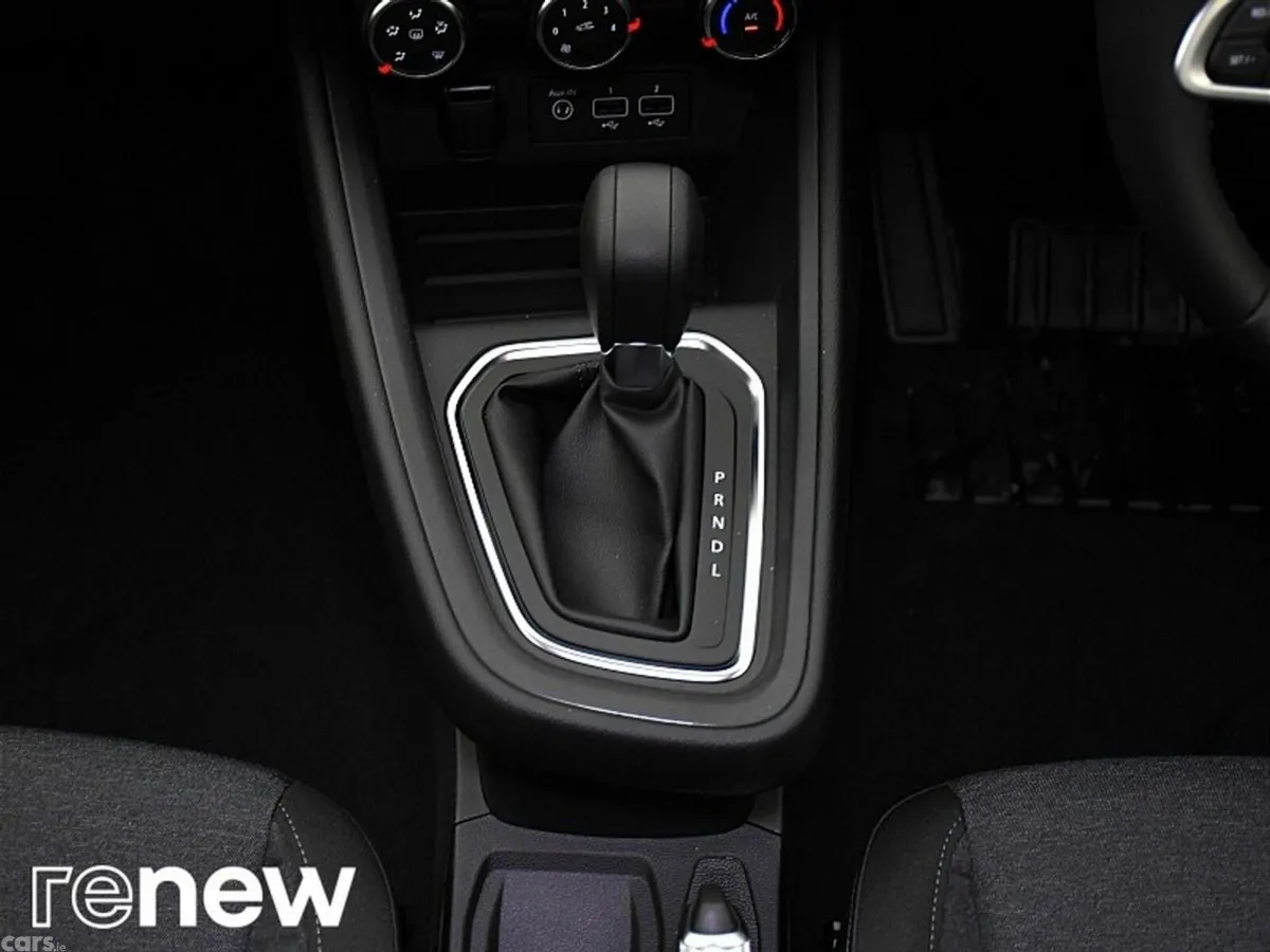 Renault Clio Hatchback, Petrol, 2023, Silver