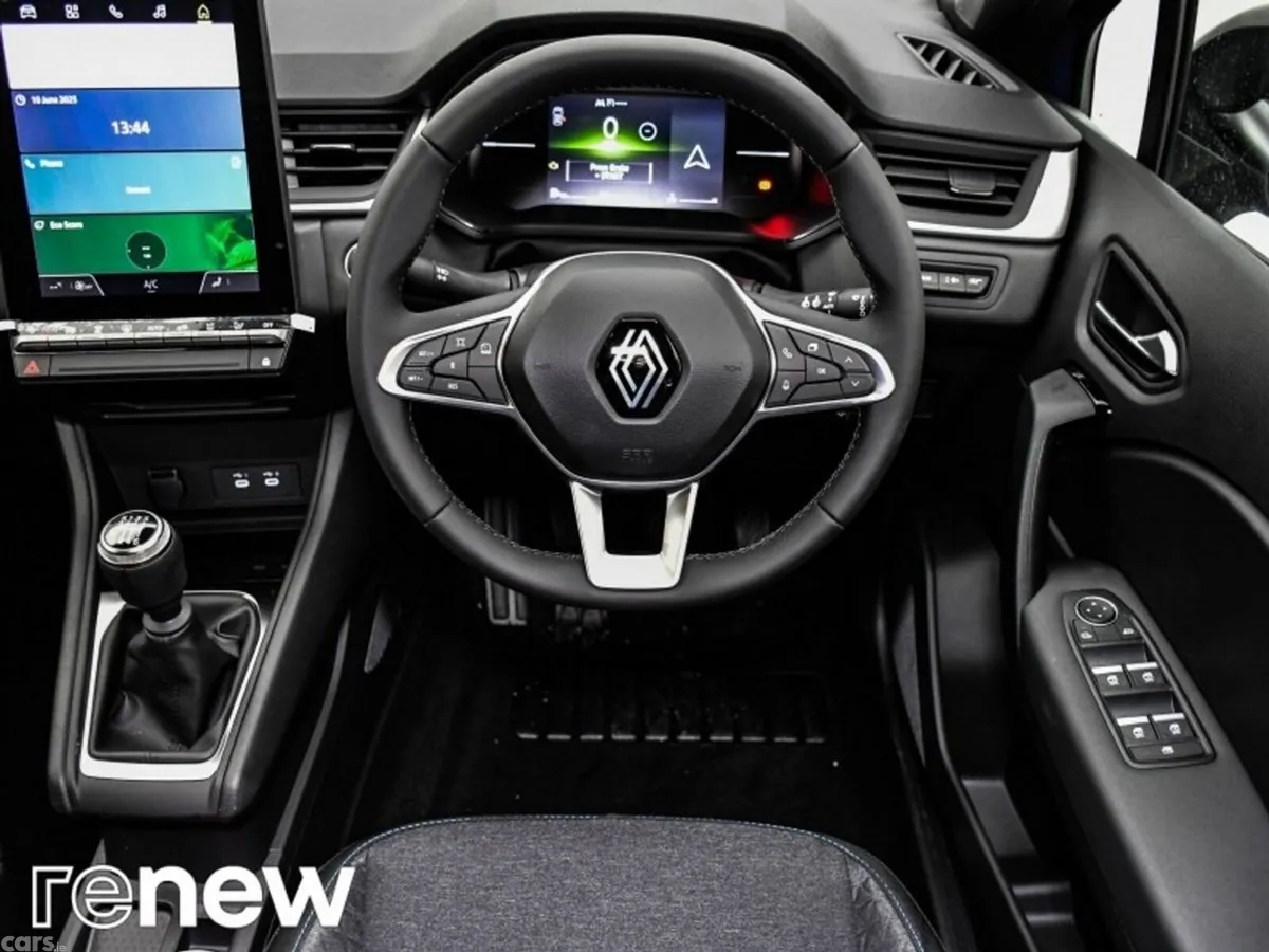 Renault Captur SUV, Petrol, 2026, Blue