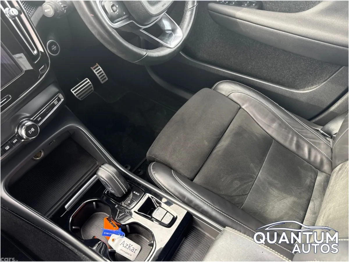 Volvo XC40 SUV, Petrol Plug-in Hybrid, 2022, Grey