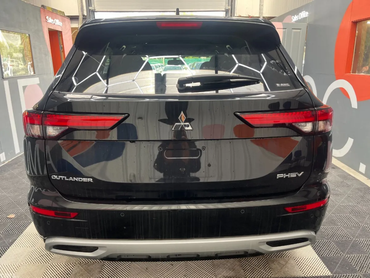 Mitsubishi Outlander SUV, Petrol Plug-in Hybrid, 2024, Black