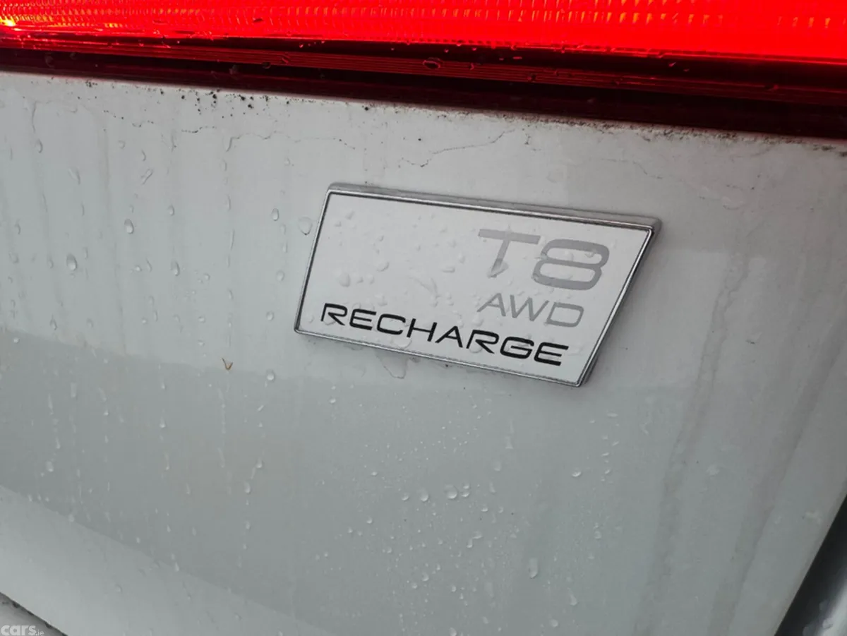 Volvo XC60 SUV, Petrol Hybrid, 2021, White