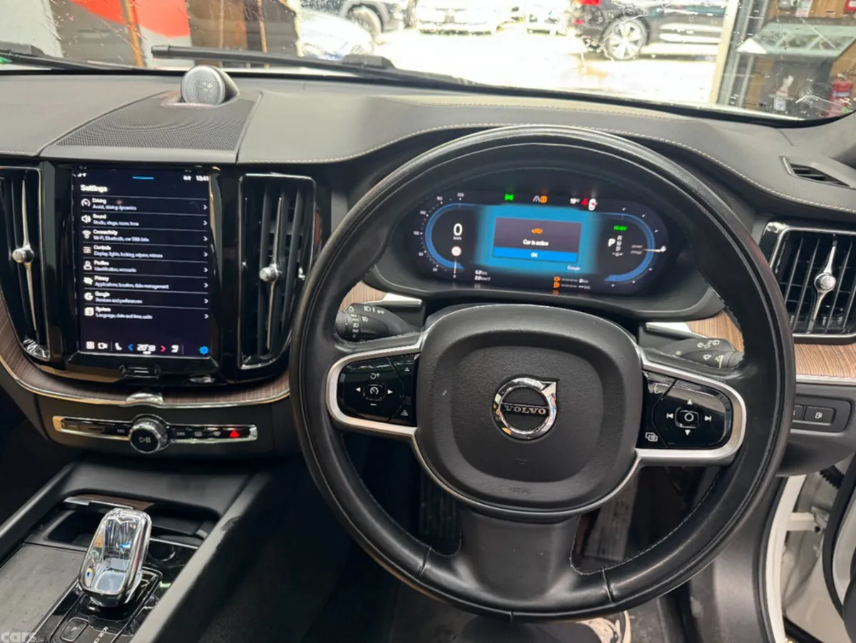 Volvo XC60 SUV, Petrol Hybrid, 2021, White