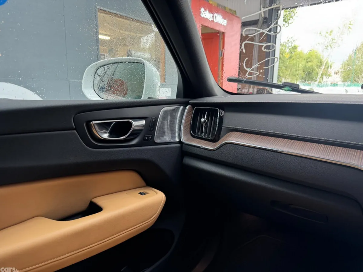 Volvo XC60 SUV, Petrol Hybrid, 2021, White