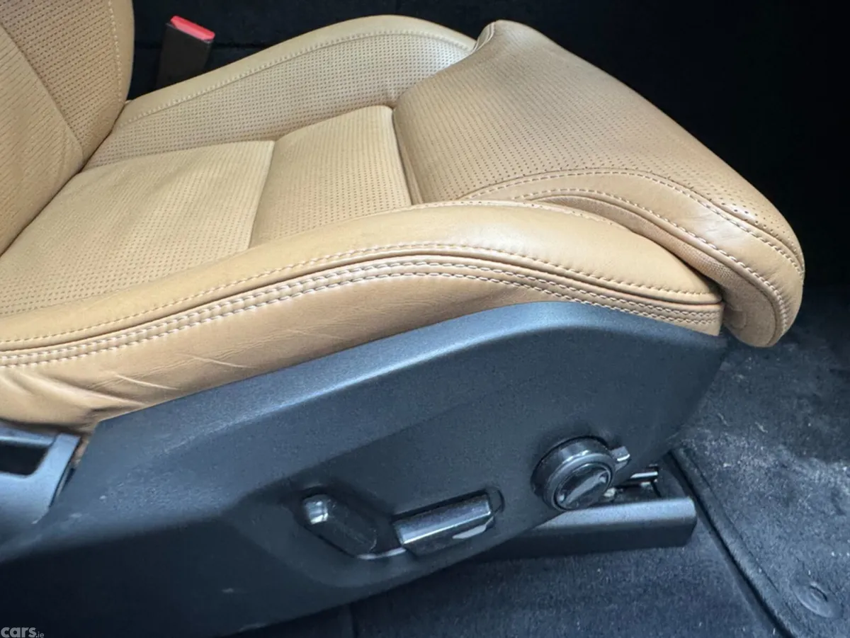 Volvo XC60 SUV, Petrol Hybrid, 2021, White