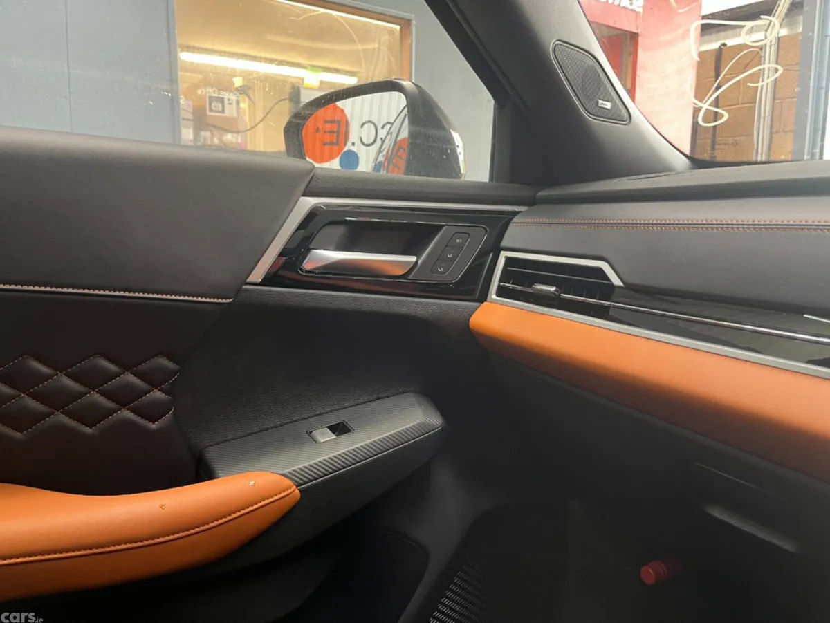 Mitsubishi Outlander SUV, Petrol Plug-in Hybrid, 2024, Black