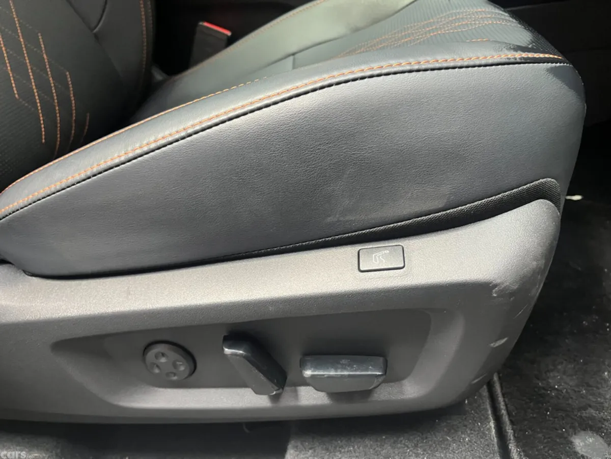 Mitsubishi Outlander SUV, Petrol Plug-in Hybrid, 2024, Black