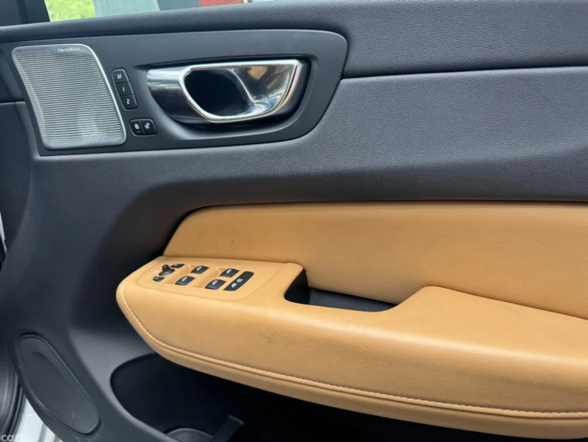 Volvo XC60 SUV, Petrol Hybrid, 2021, White