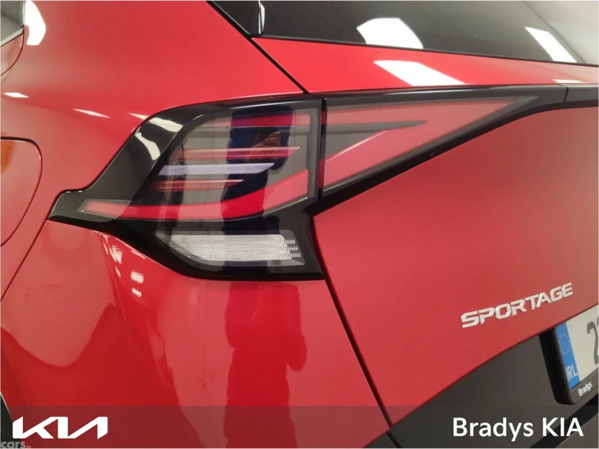 Kia Sportage MPV, Diesel, 2022, Red