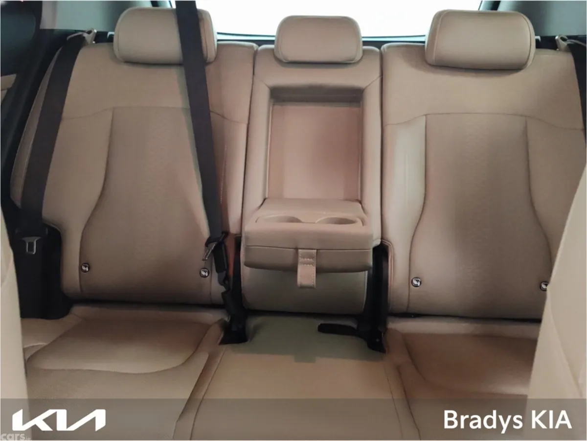 Kia Sportage MPV, Diesel, 2022, Red