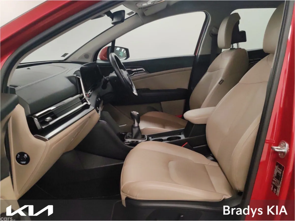 Kia Sportage MPV, Diesel, 2022, Red