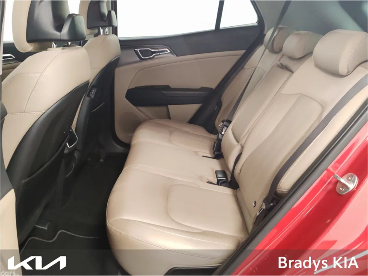 Kia Sportage MPV, Diesel, 2022, Red