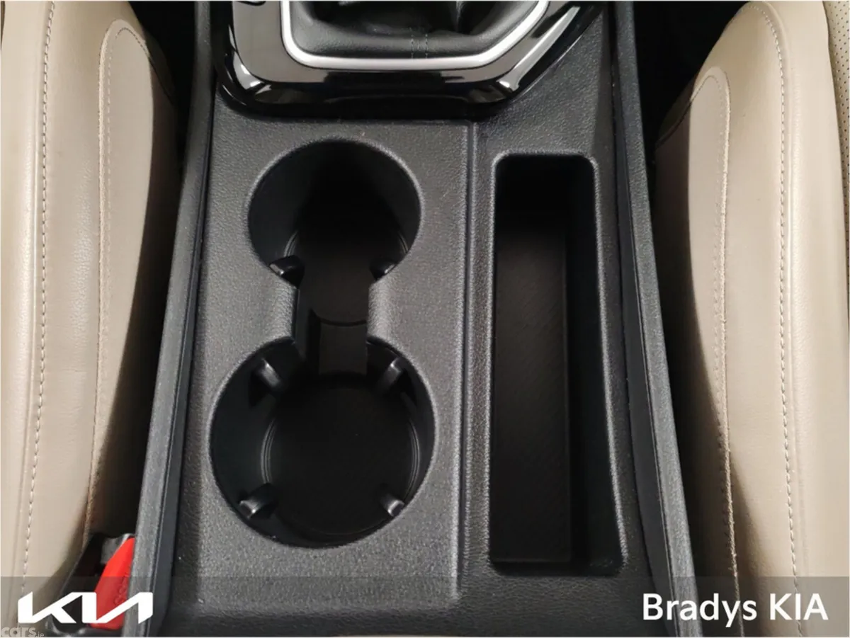 Kia Sportage MPV, Diesel, 2022, Red