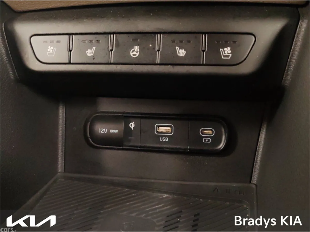 Kia Sportage MPV, Diesel, 2022, Red