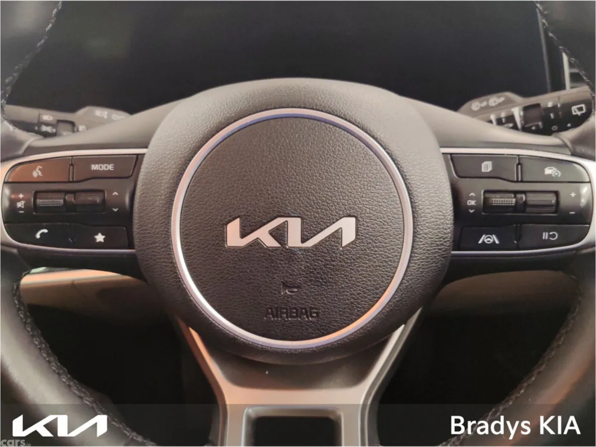 Kia Sportage MPV, Diesel, 2022, Red