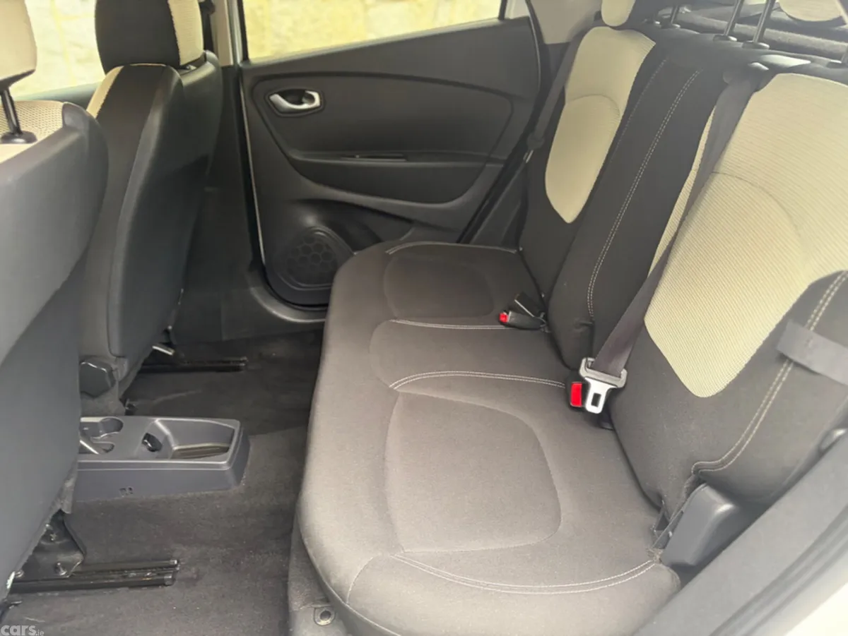 Renault Captur Hatchback, Petrol, 2019, White