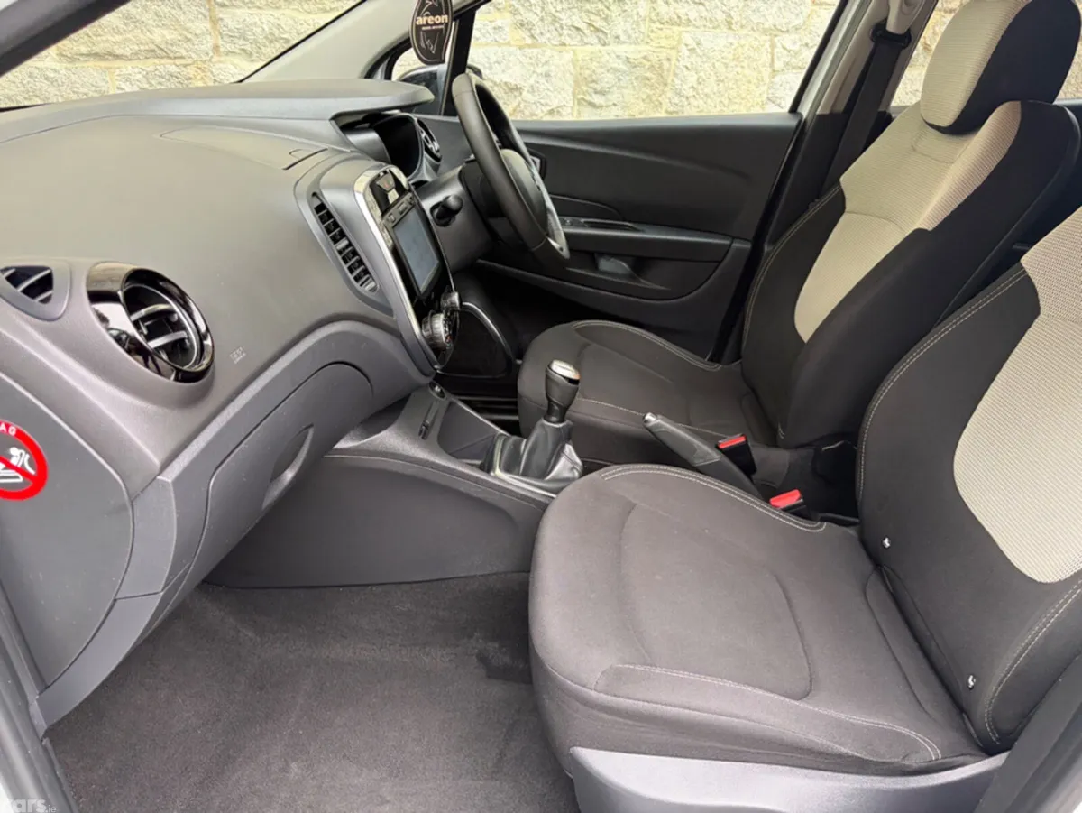 Renault Captur Hatchback, Petrol, 2019, White