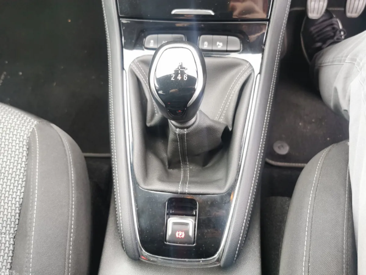 Opel Grandland X MPV, Diesel, 2020, Red